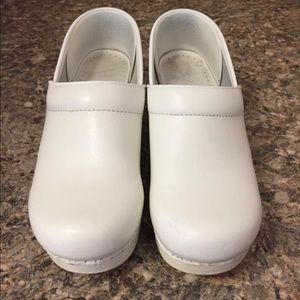 White nursing dankso’s